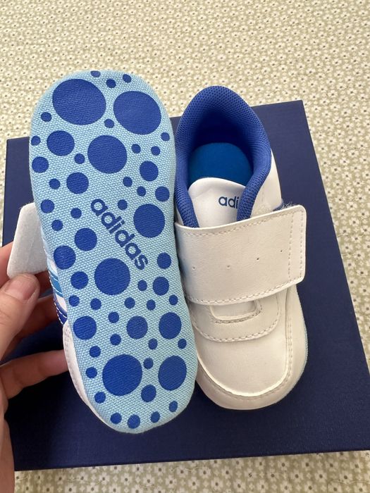 Продам детские кроссовки