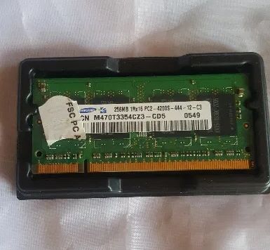 memorie RAM DDR, laptop, calculator.