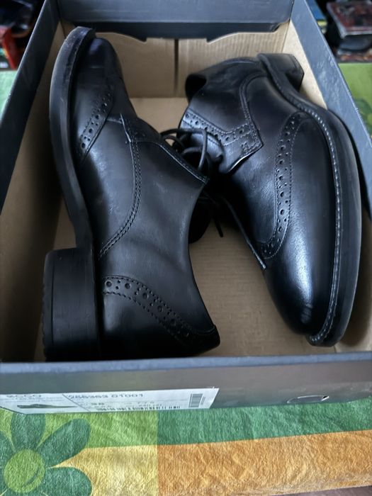 Ecco pantofi dama piele marime 38 in stare buna ,cu cutie