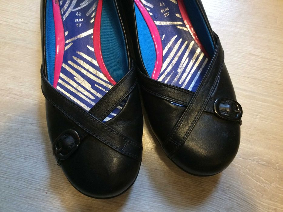 Удобни черни балеринки Clаrks.
