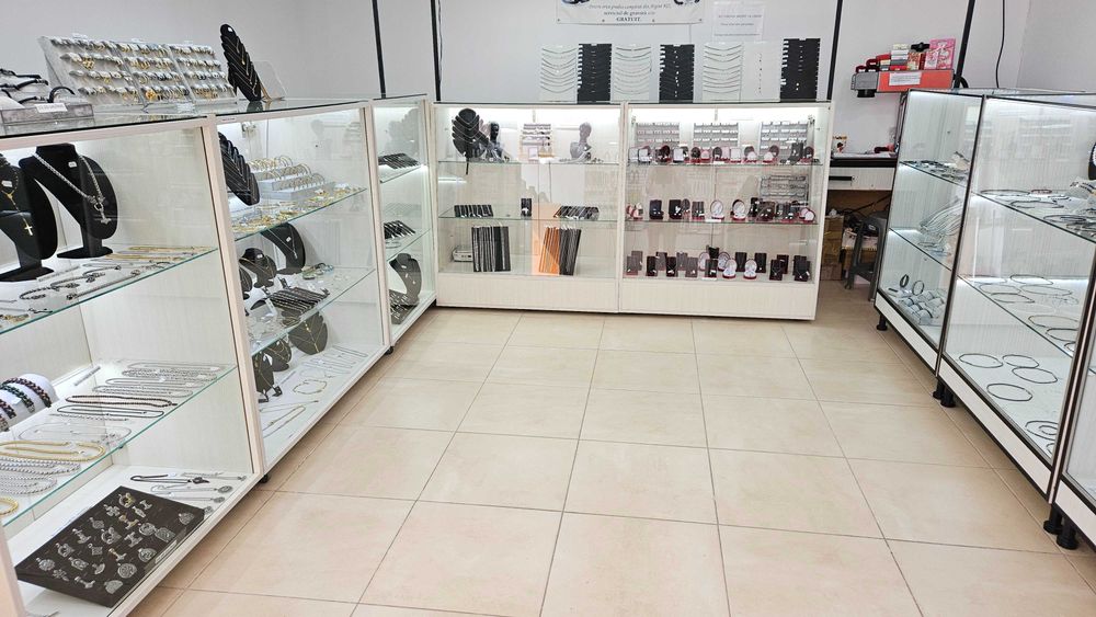 Vitrine bijuterii de vanzare