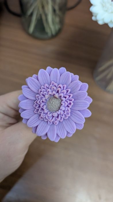 Aranjamente florale parfumate din ceară de soia si flori uscate si vase ceramice
