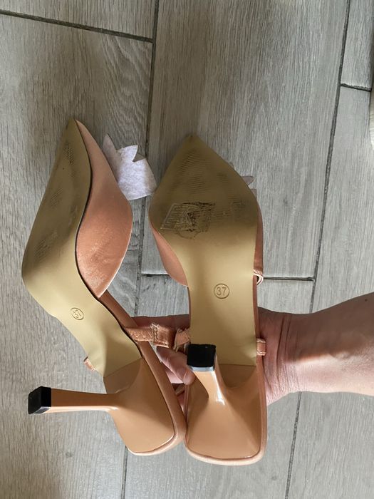 Pantofi marime 37