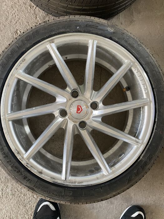 Продам 16 диски  Vossen с резиной