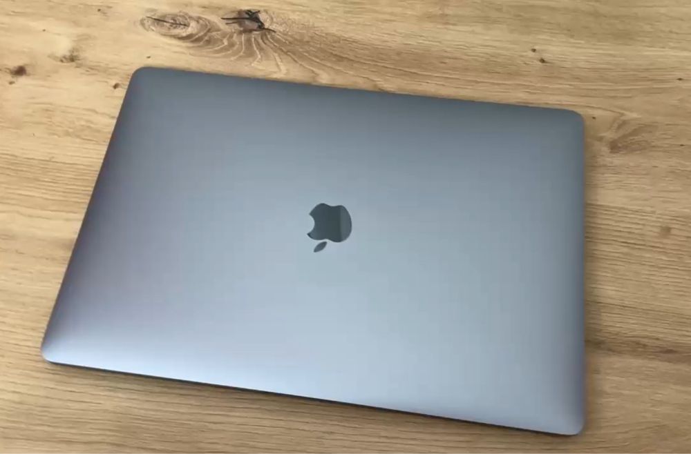 Macbook Pro I7, 32 Gb, 512 stocare, 193 cicluri
