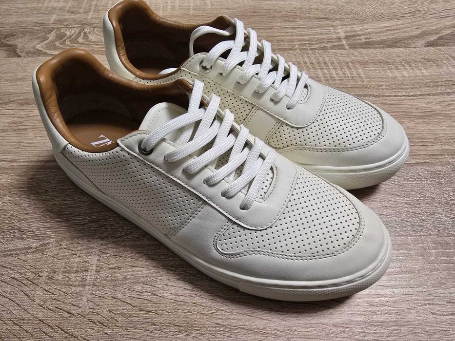 Incaltaminte sport - adidasi Zara - marimea 43