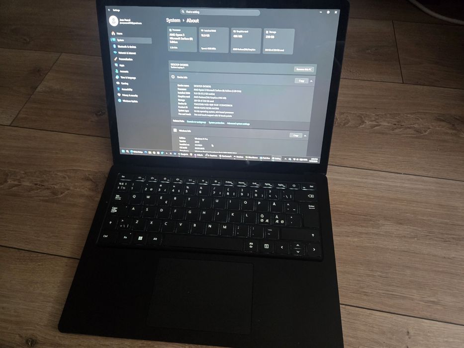 Microsoft Surface Touchscreen Laptop AMD Ryzen 5 16gb RAM SSD 256GB
