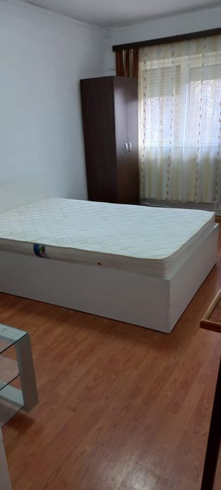 Închiriez garsoniera