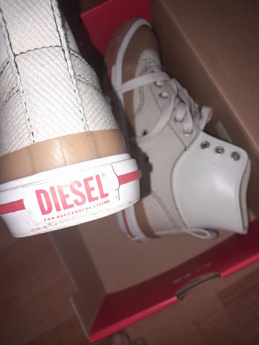 Adidasi diesel, aproape noi