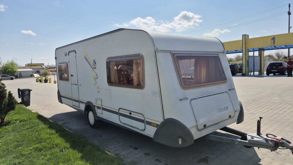 Rulota Knaus 550 2001, panouri, cort