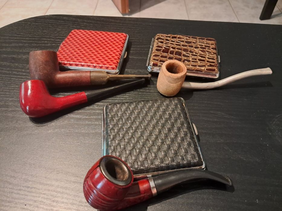 Lot 4 pipe si 3 tabachere