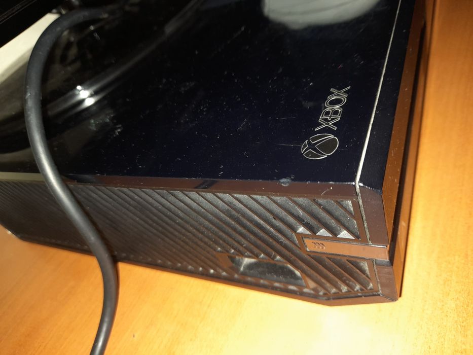 XBOX ONE perfect doar cu o zgarietura