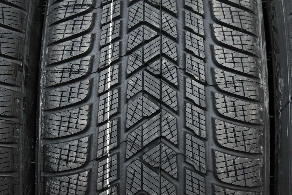 Зимни гуми 285/45/21 Pirelli