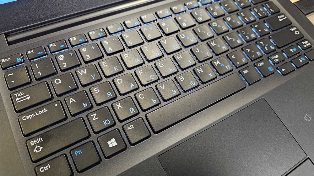 Dell Latitude 7280   Intel core i5/8GB Ram / 240gb NVME SSD