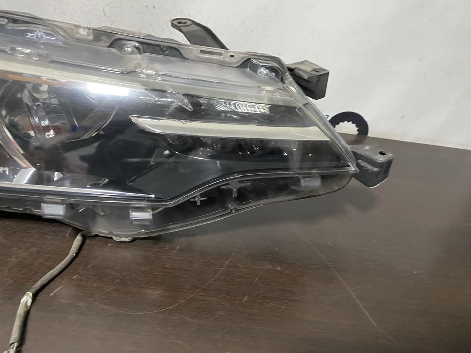 Far dreapta Toyota Corolla Facelift dupa 2016 cu drl led