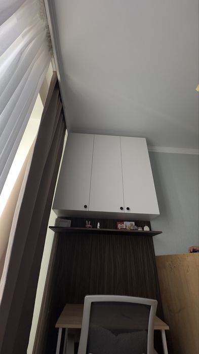 Подвесной шкаф с дверцами