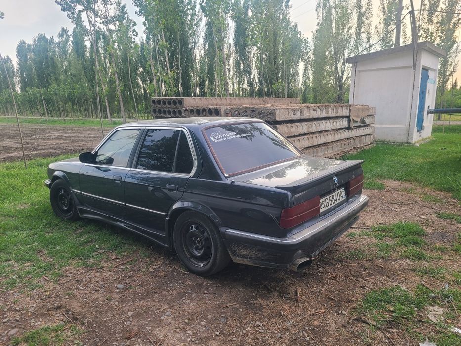 Bmw e30 320i yaxshi xolatda kami bor
