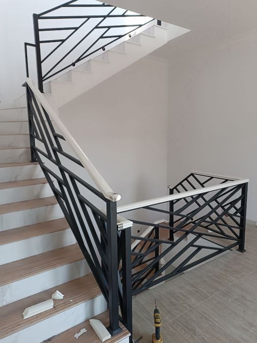 Перила в стиле хай тек