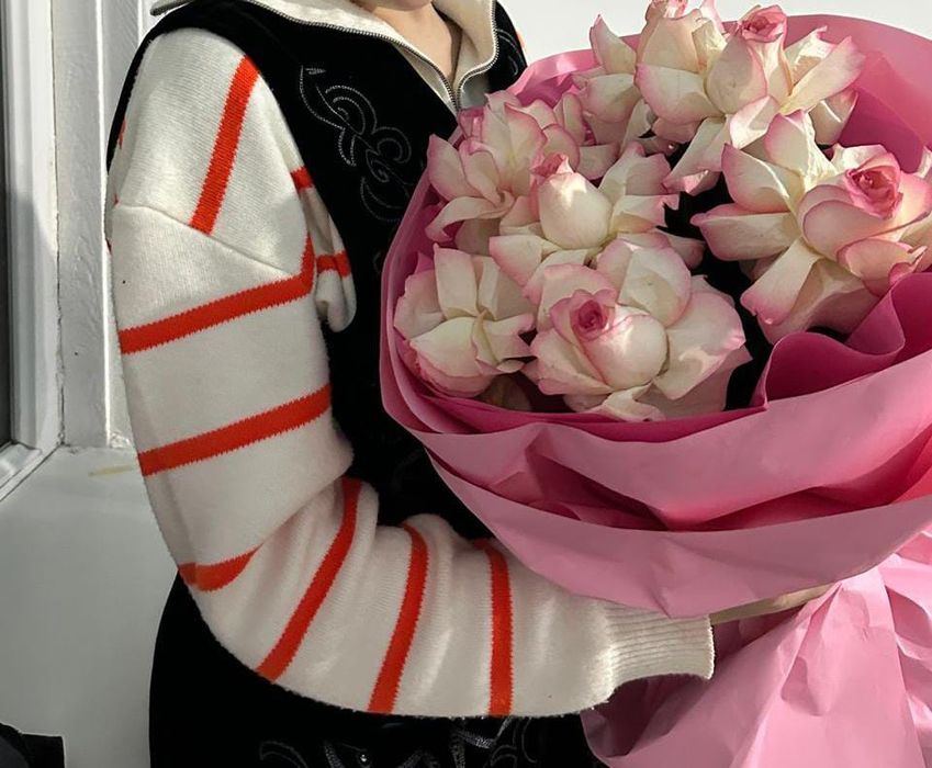 Қызғылт-ақ раушан букеті