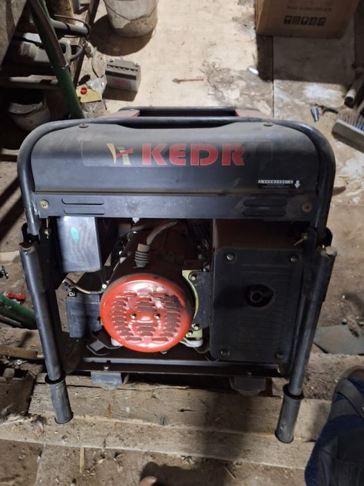 Генератор почти новый