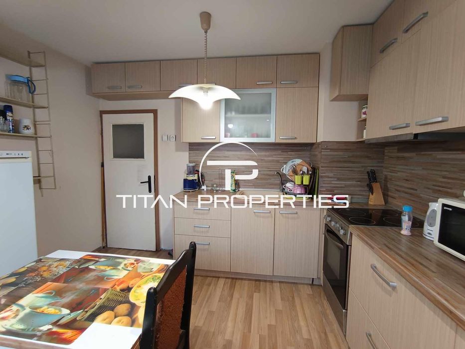 Дава се под наем Тристаен апартамент в Варна, Левски - 100 кв.м за 550 € - Снимка #1