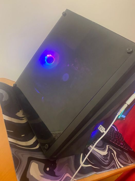 Vând pc în stare bună