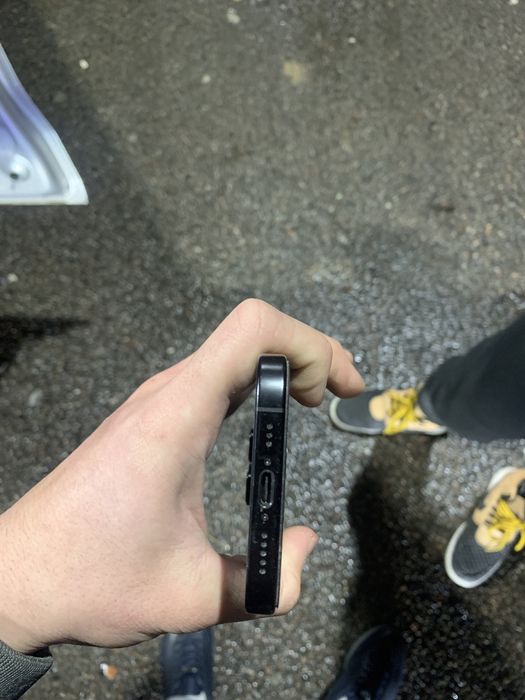 iPhone 16 pro с гарантией