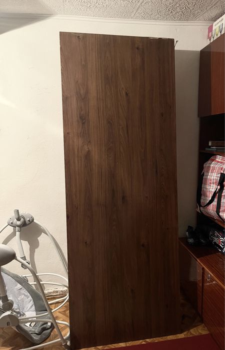 Деревянный стол