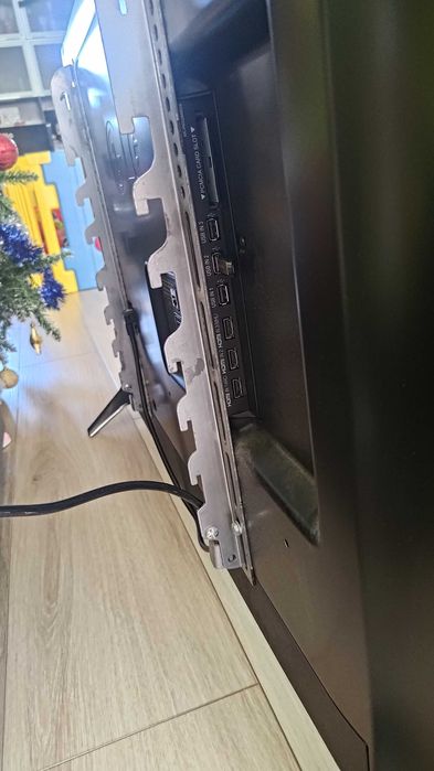 Smart телевизор LG 47 инча + стойка за стена