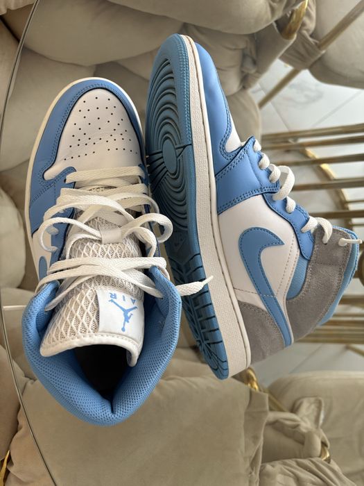 Air Jordan 1 Mid University Blue Grey