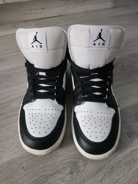 Vând Air Jordan 1 MID
