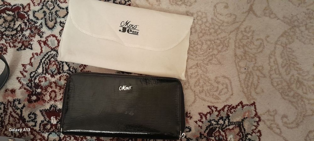 Кошелёк yaxwi firmaniki sal eskiroq tutilgan yaxwi holatda