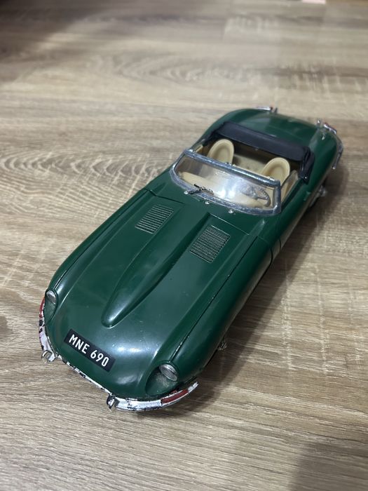 Jucarie Jaguar XK E 4,2 litri Tonka masinuta 1:16 metal vintage