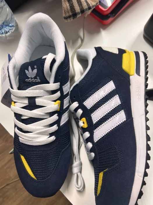 Продам адидас zx700