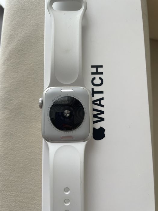 Apple watch SE GEN 2 40 mm white sport band