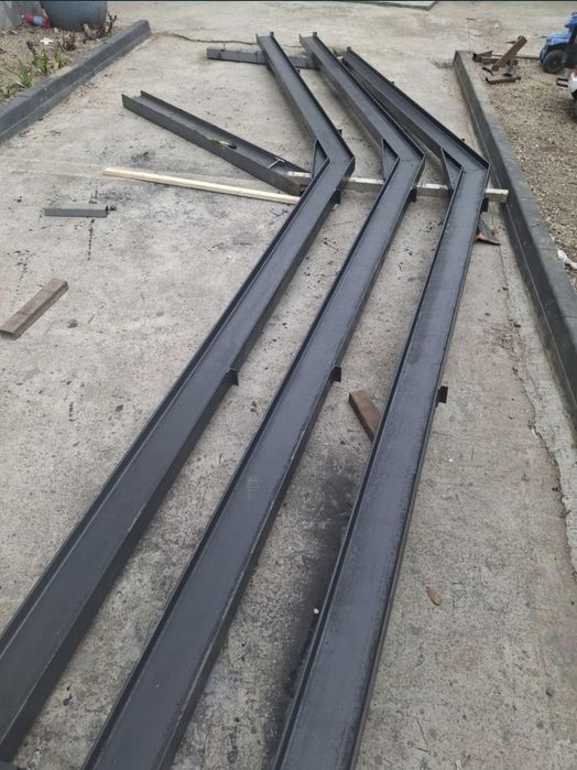 Vând structura metalica