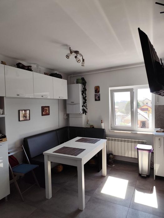 Vând apartament cu 2 camere decomandat, situat pe Strada Soveja