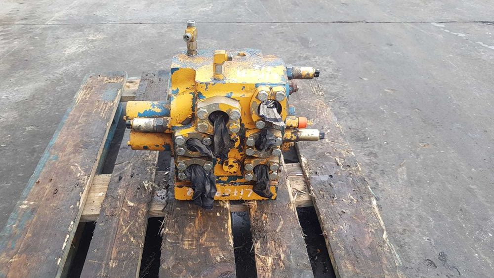 Distribuitor hidraulic buldozer Liebherr PR 712 , 722 , 732 , 742