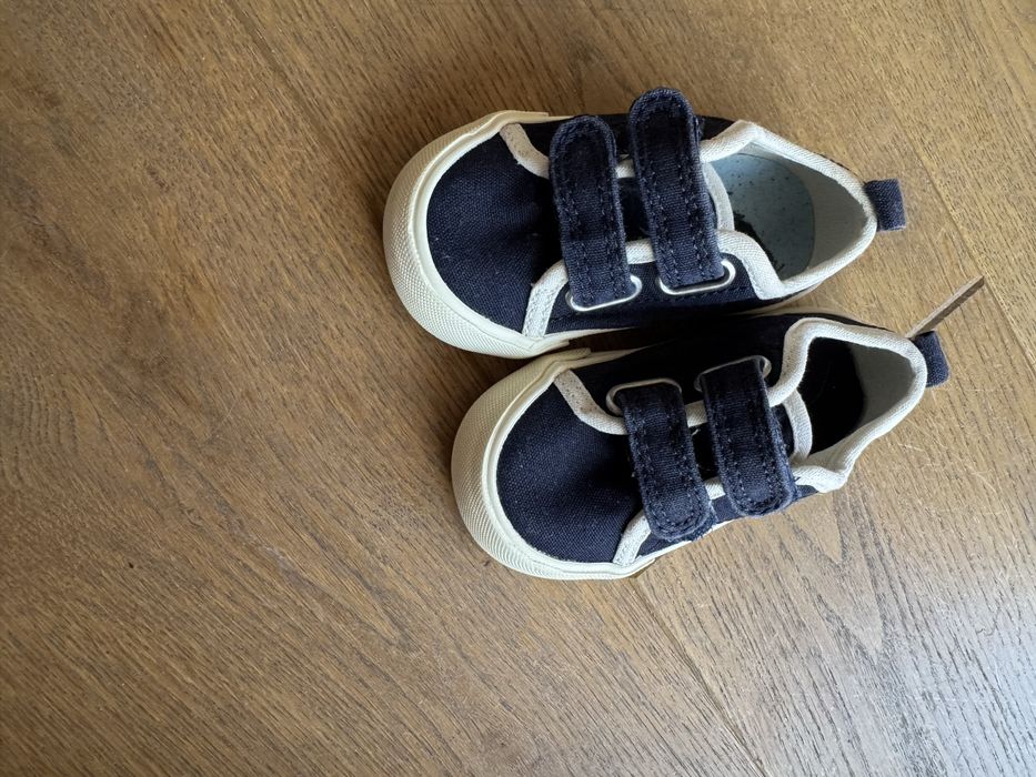 Tenesi H&M marimea 20/21