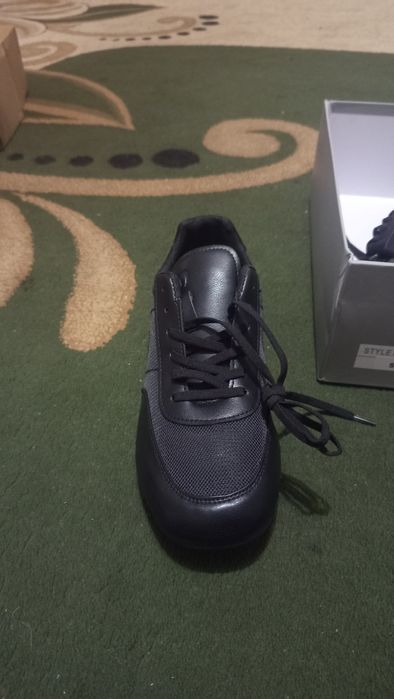 Две кросовки по цене одной