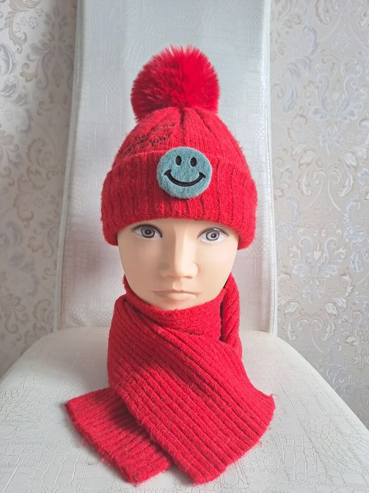 Шапка шарф красного цвета
