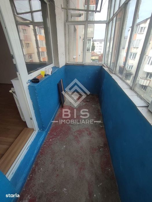 Apartament 3 camere de vanzare.
