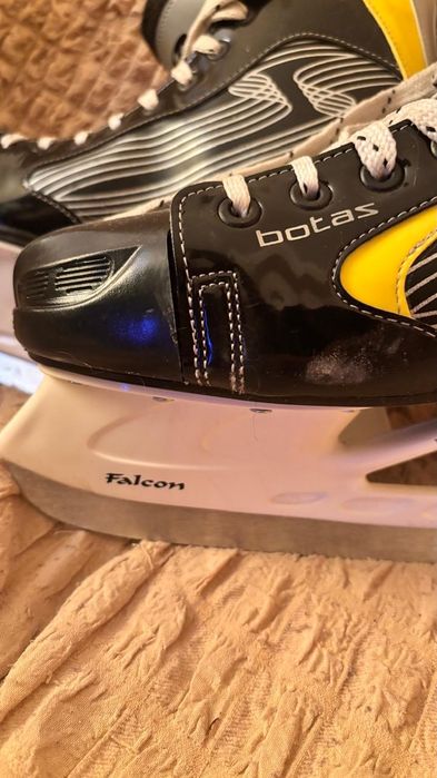 Продаются Коньки