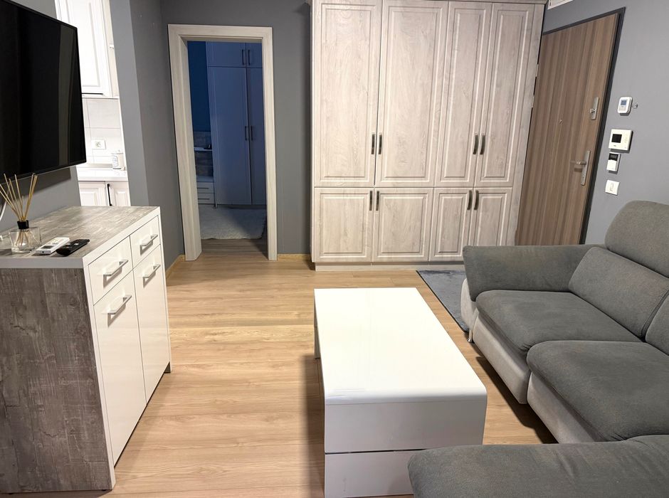 Apartament cu 3 camere de închiriat în West Residence cu loc de parcare inclus
