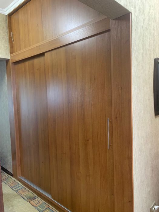 Срочно продам тумбу с зеркалом