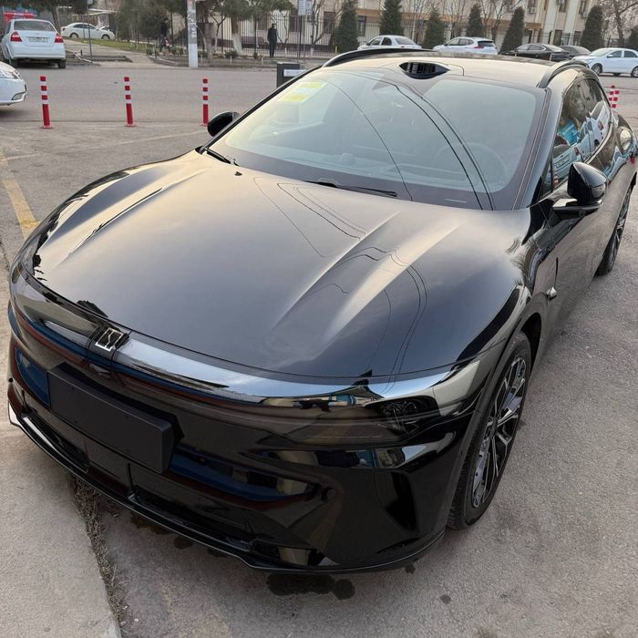 Продаётся автомобиль "Zeekr 007".
