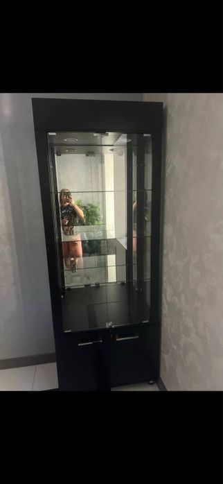 Стеллаж / витрина для салона с подсветкой