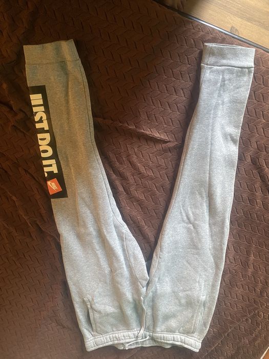 Vand pantaloni nike originali