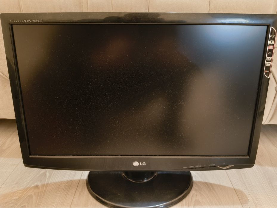 PC I7 10700K, 32Gb RAM, SSD 256Gb + Monitor  LG 19 inch cadou