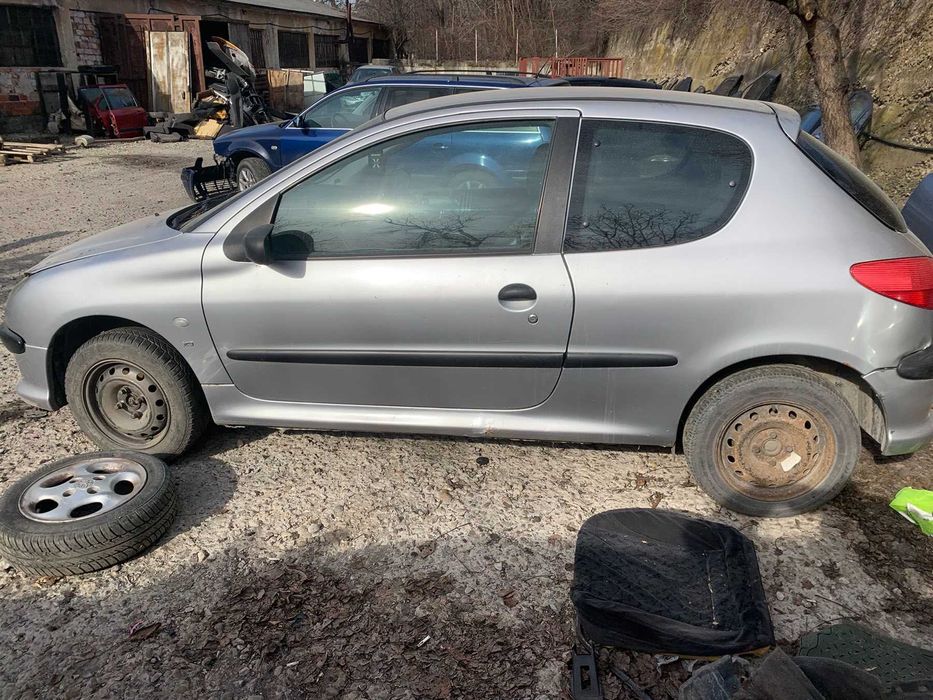 На Части Пежо 206 1,4 03г Peugeot 206 1.4 2 врати